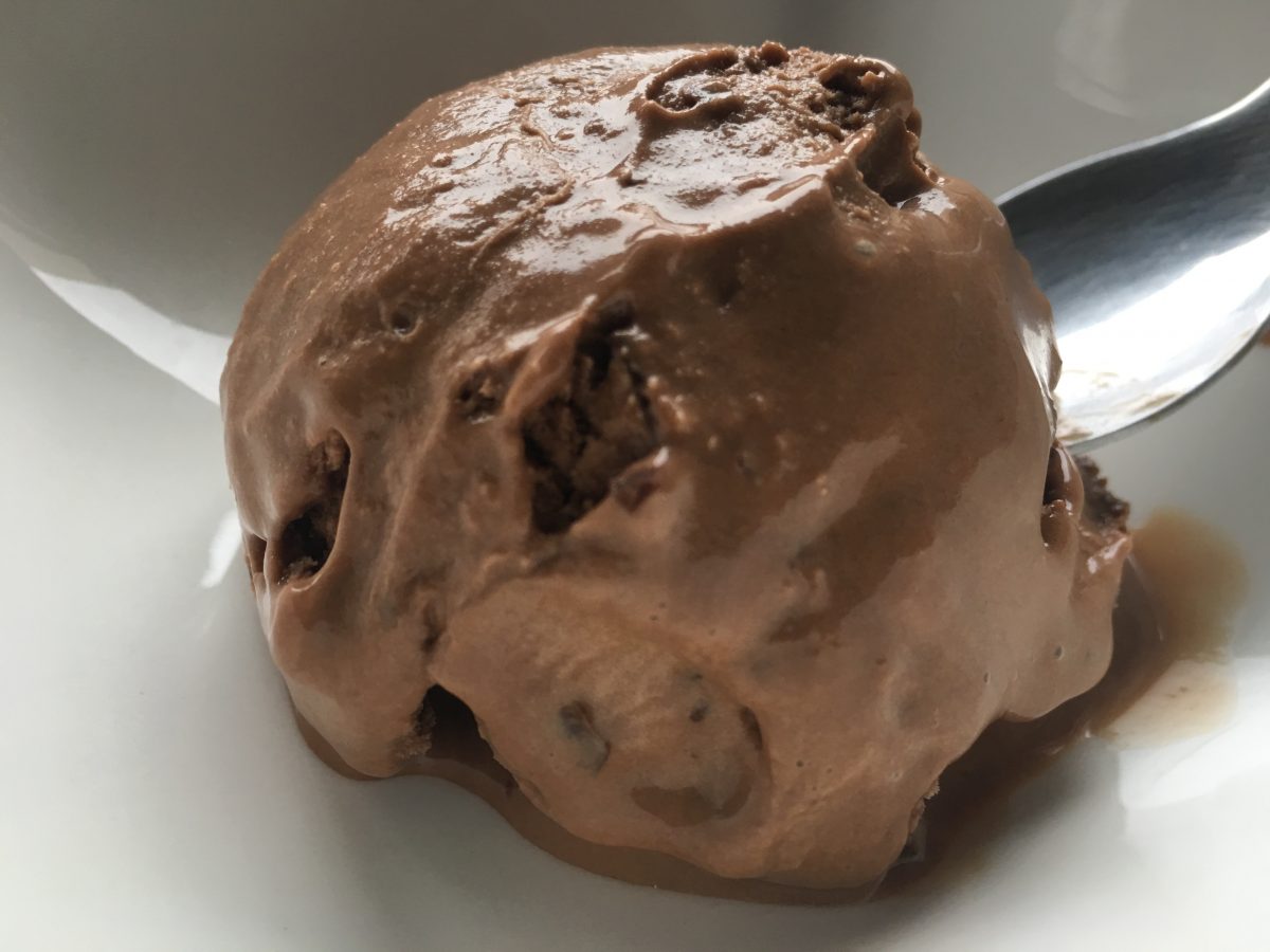 Glace au chocolat et ses morceaux