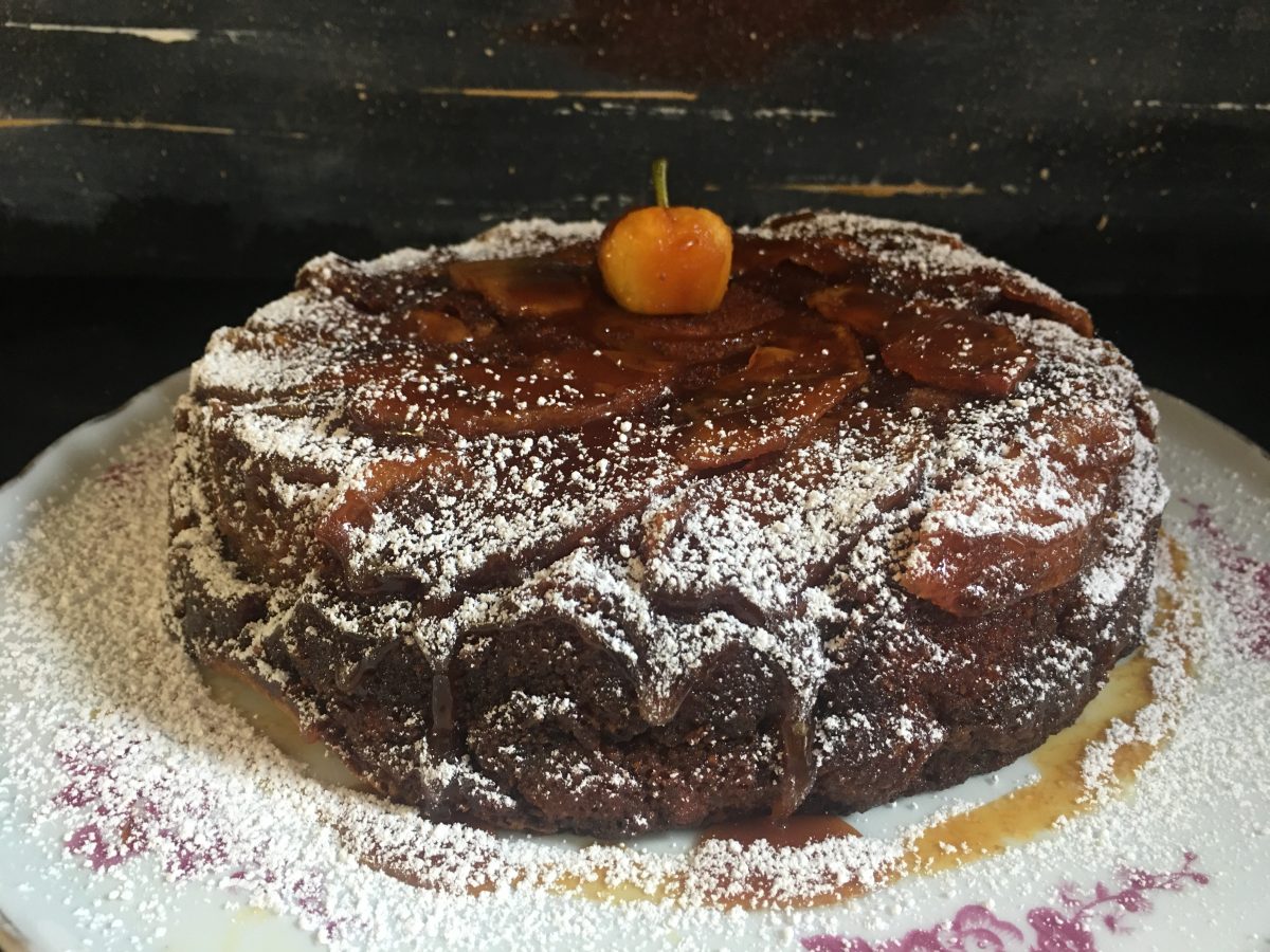 Gâteau moelleux aux pommes caramélisées