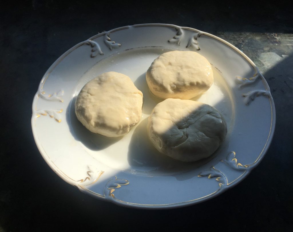 https://www.veroniqueetlachouquetterie.fr/wp-content/uploads/2023/09/Byrek01-1024x813.jpg