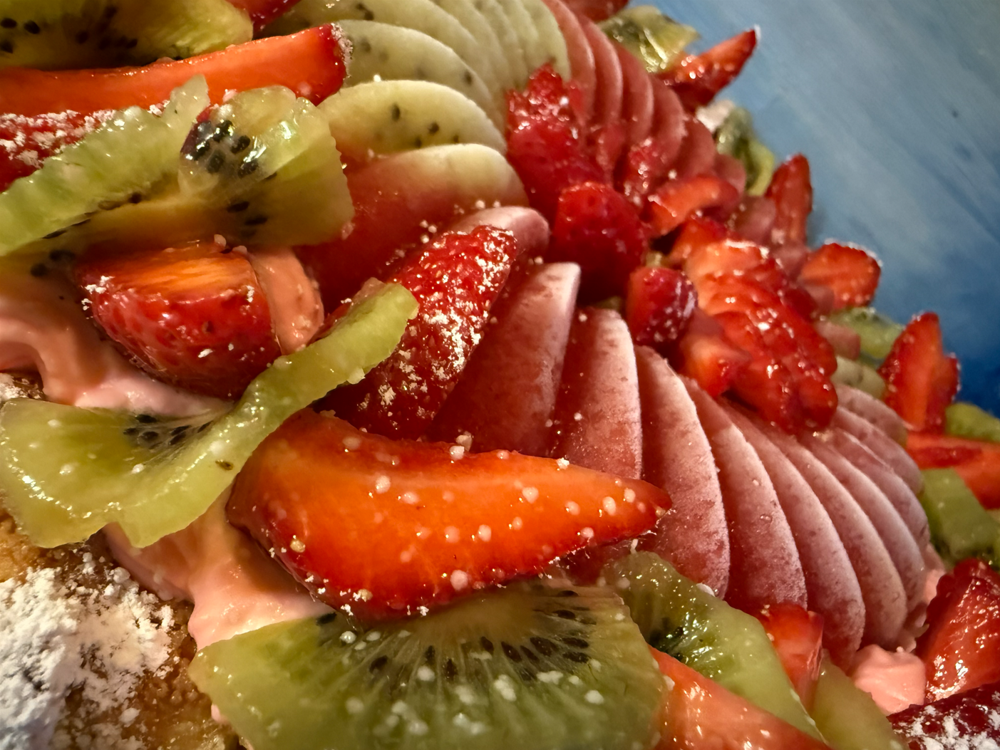 https://www.veroniqueetlachouquetterie.fr/wp-content/uploads/2026/04/TarteKiwiFraise11.png