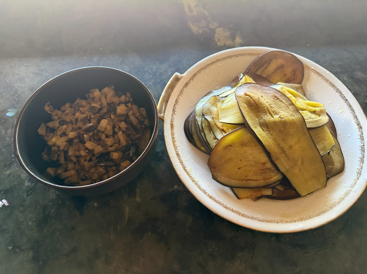 https://www.veroniqueetlachouquetterie.fr/wp-content/uploads/2026/06/AuberginesFarcies02.png